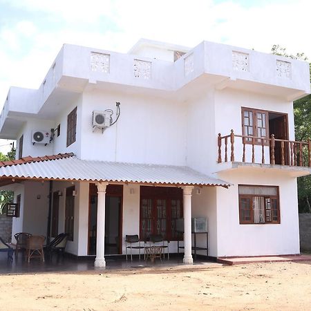 Hotel Whitehouse Тиссамахарама Экстерьер фото
